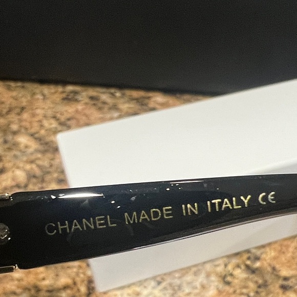 New CHANEL Elegant Auth.Black Sunglasses all accessories included - Picture 12 of 13